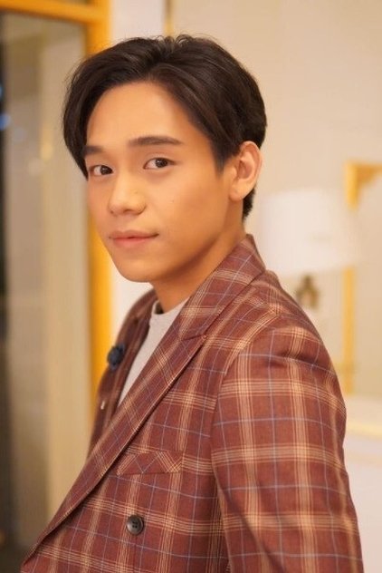 อนุภาษ เหลืองสดใส